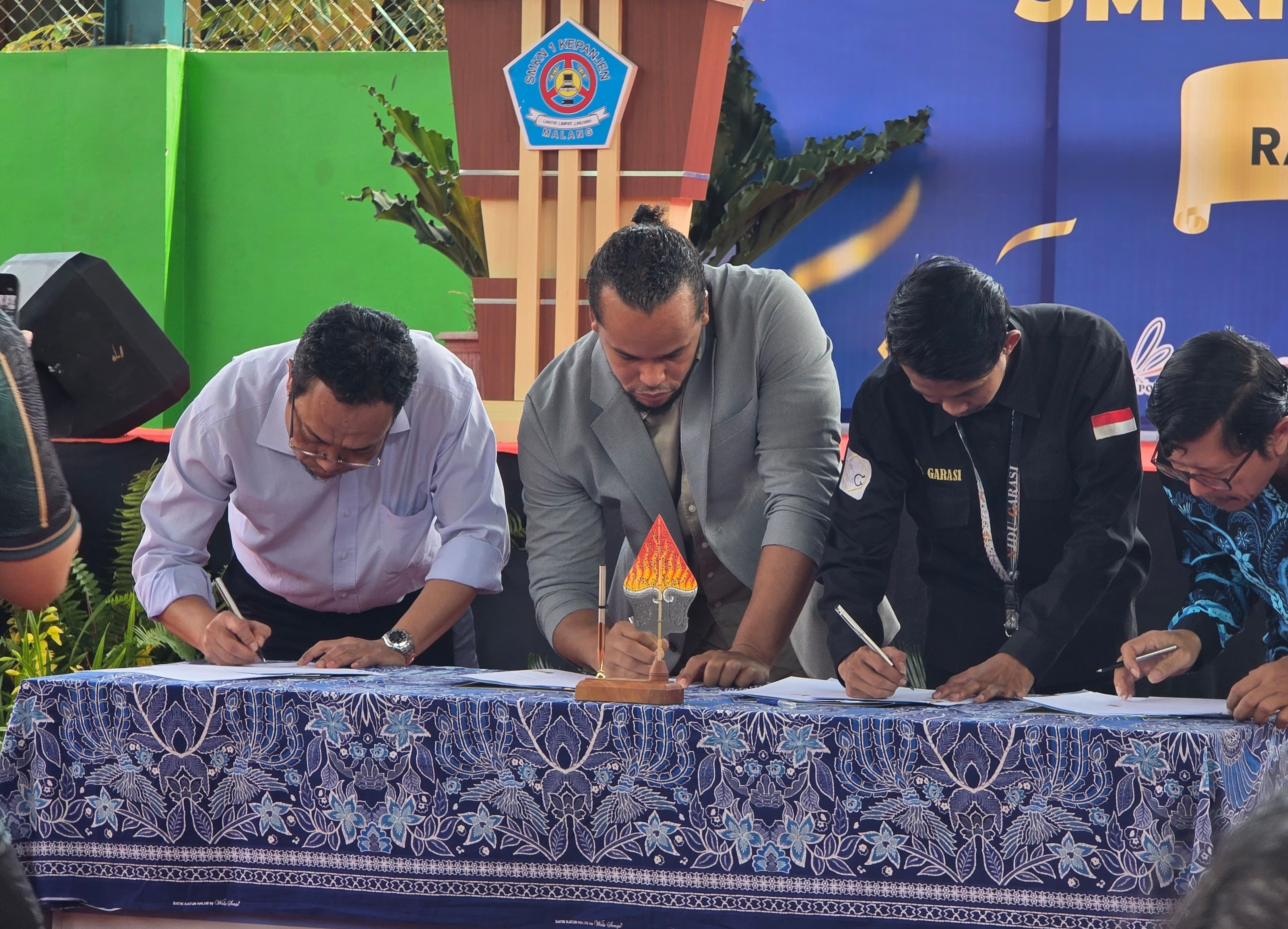 Second SMK Industry Class pilot begins in Malang